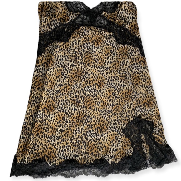 Victoria's Secret. Sexy Animal Print
Slip Dress. Size M - Picture 6 of 11